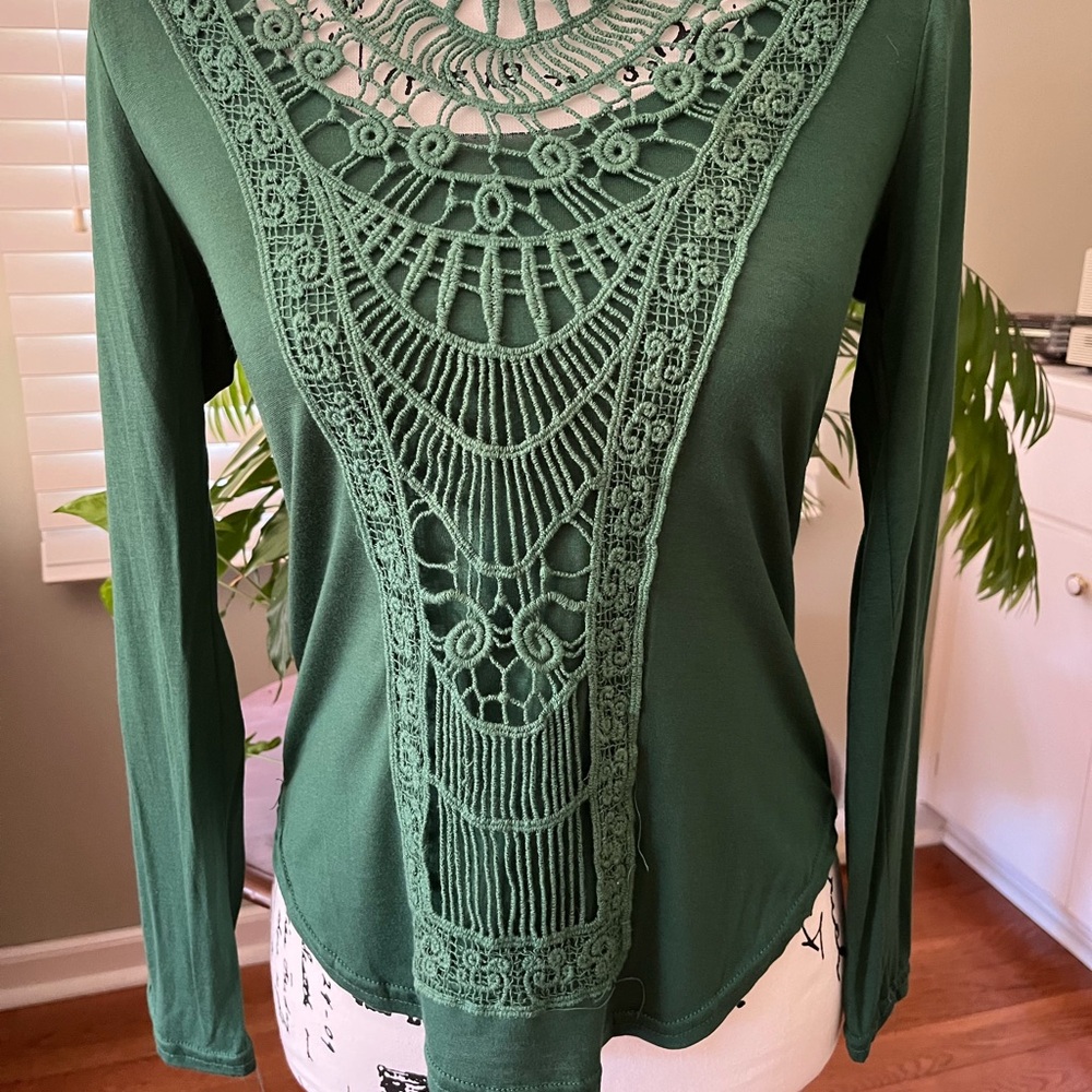 NWOT Source Unknown Forest Green Lace Accent Blouse - Picture 5 of 5